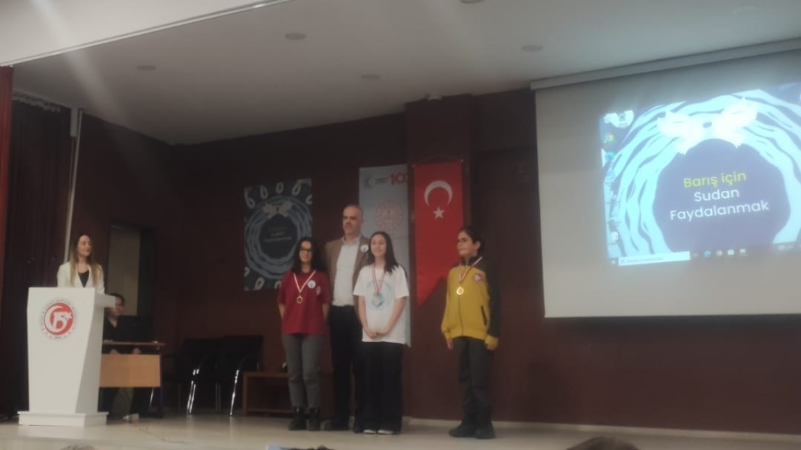 Dünya Su Günü Konulu Resim Yarışmasında  Amine Çifçi Öğrencimiz Madalya Kazandı.